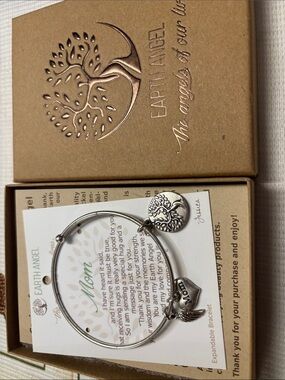 Earth Angel Silver Expandable 'Mom' Bracelet with Tree of Life Charm